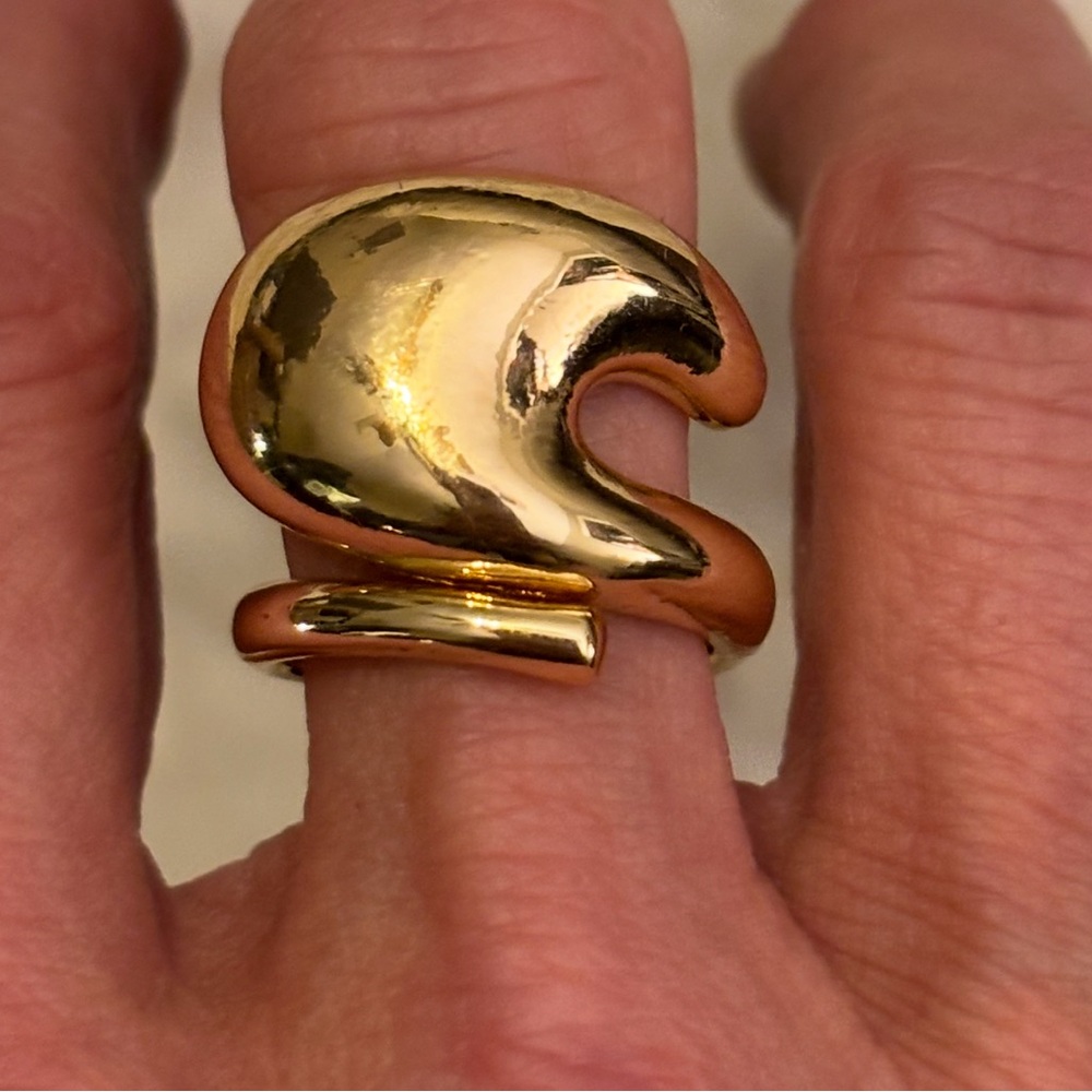 Elegant Gold-Tone Women's Ring